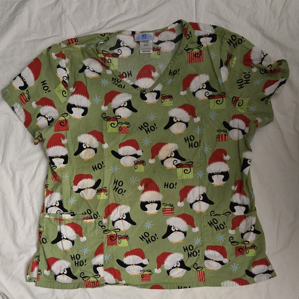 SB Scrubs Green Santa Penguin Pajama Top Size XL  100% Cotton